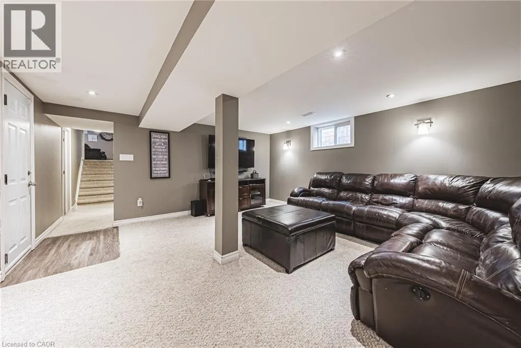 477 QUEEN VICTORIA Drive