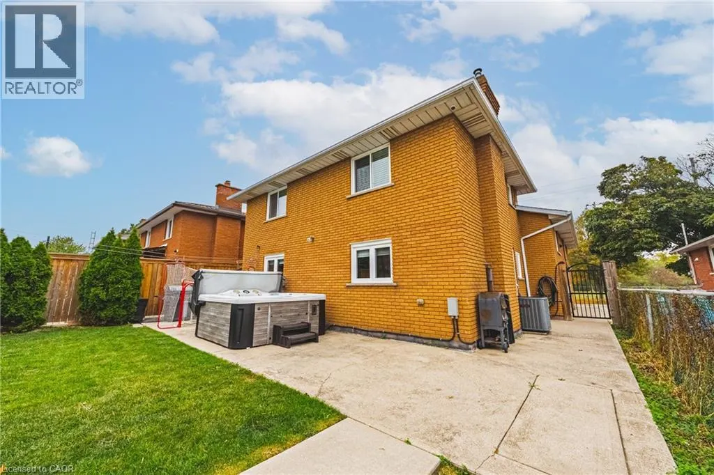 477 QUEEN VICTORIA Drive