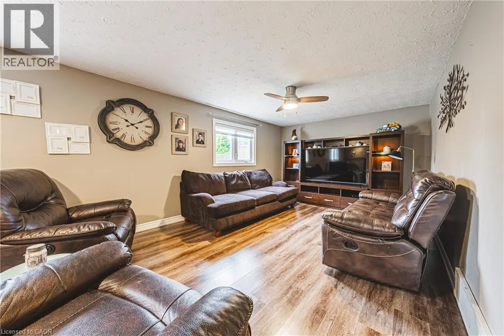 477 QUEEN VICTORIA Drive