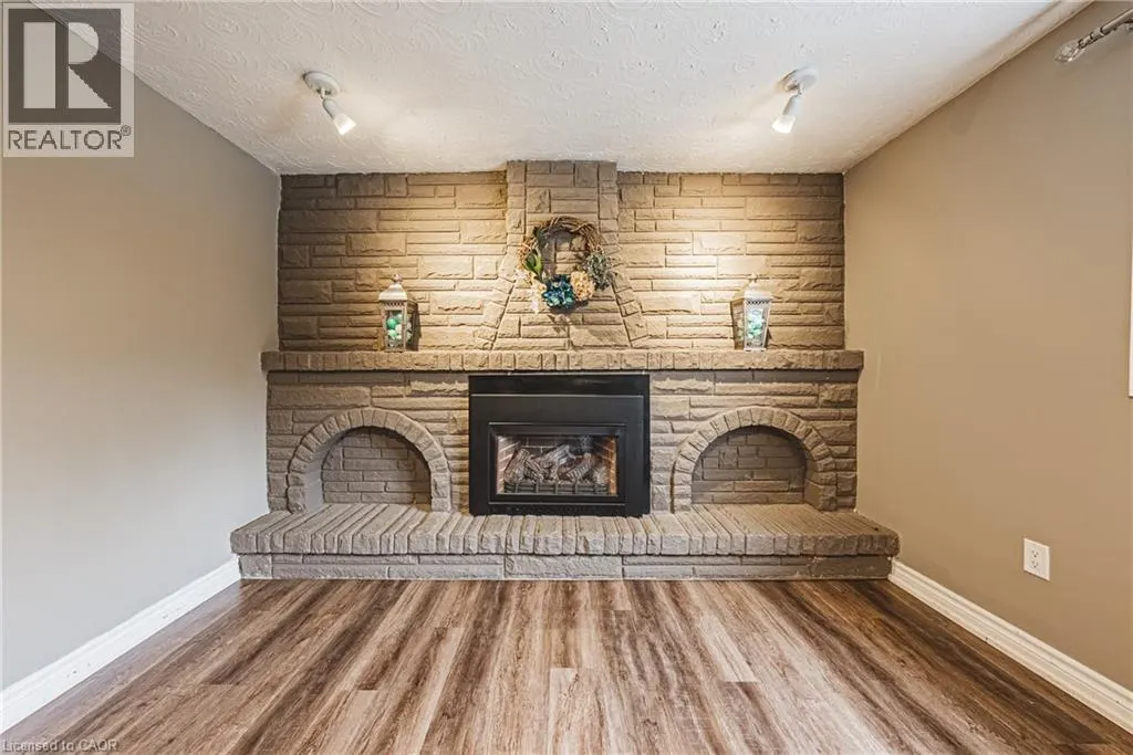 477 QUEEN VICTORIA Drive
