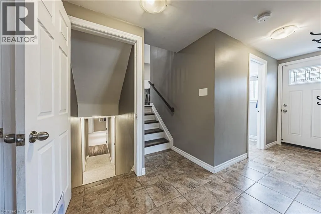 477 QUEEN VICTORIA Drive