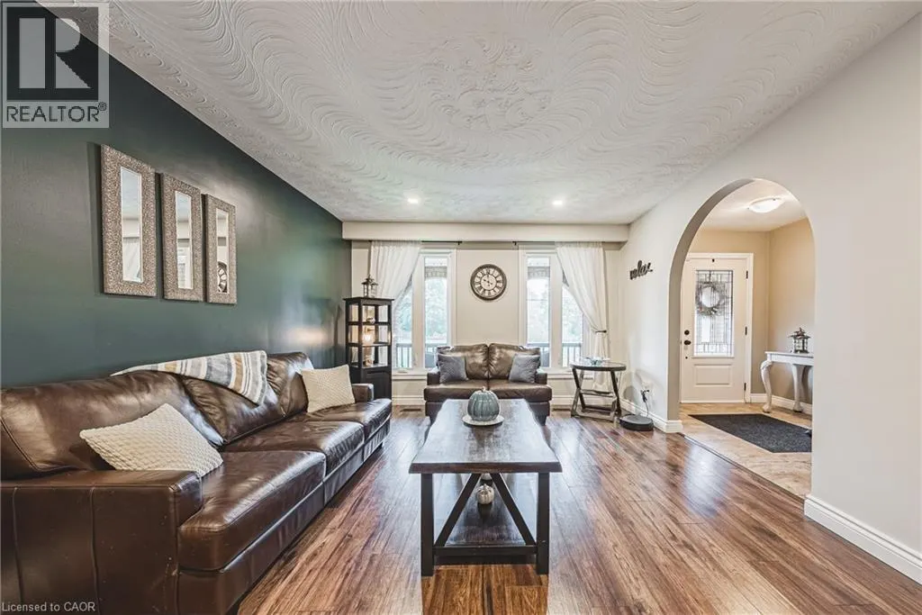 477 QUEEN VICTORIA Drive