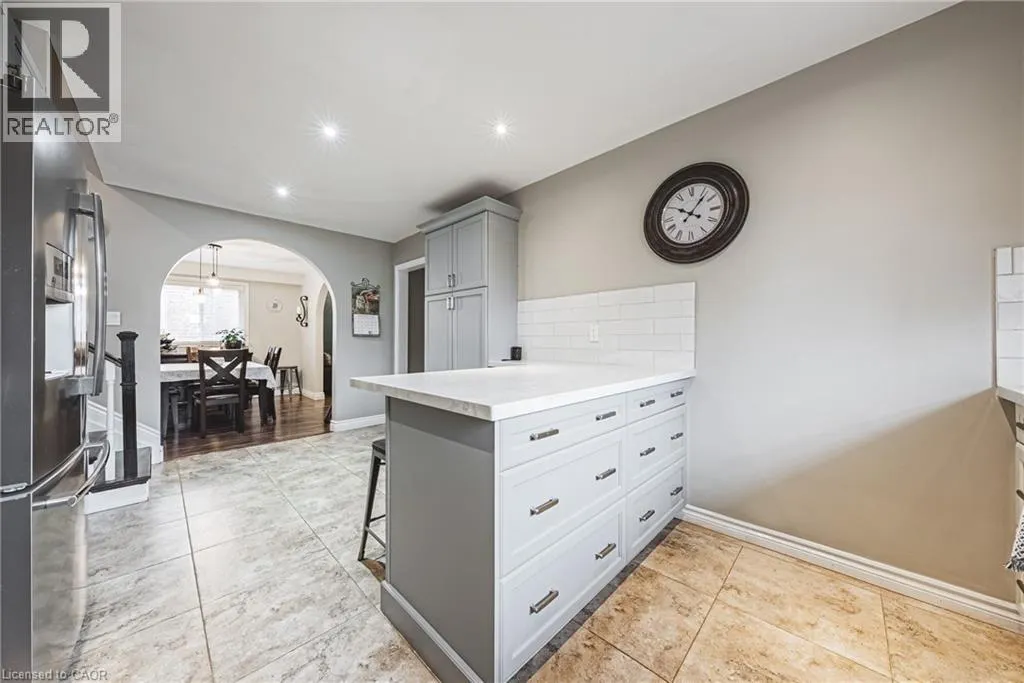 477 QUEEN VICTORIA Drive