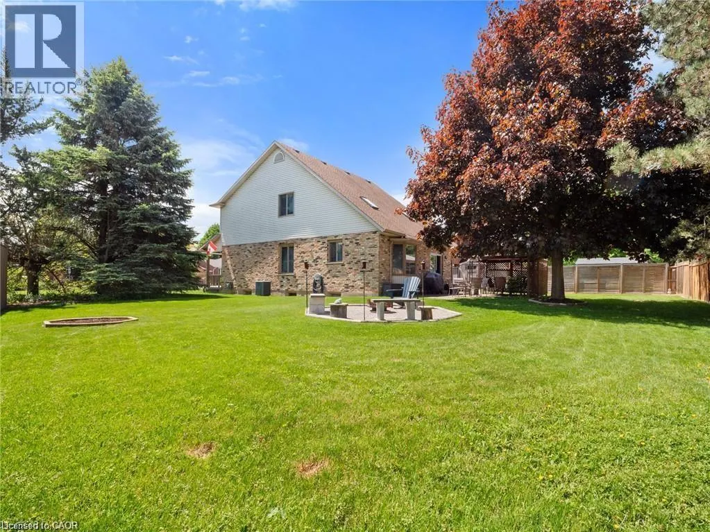 106 SPRUCESIDE Crescent