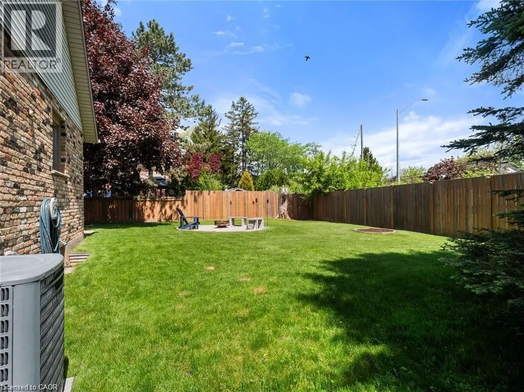 106 SPRUCESIDE Crescent
