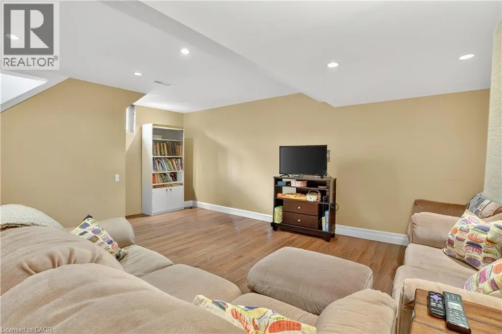 14 CARNABY Crescent