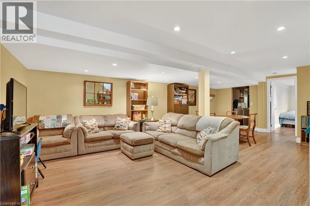 14 CARNABY Crescent