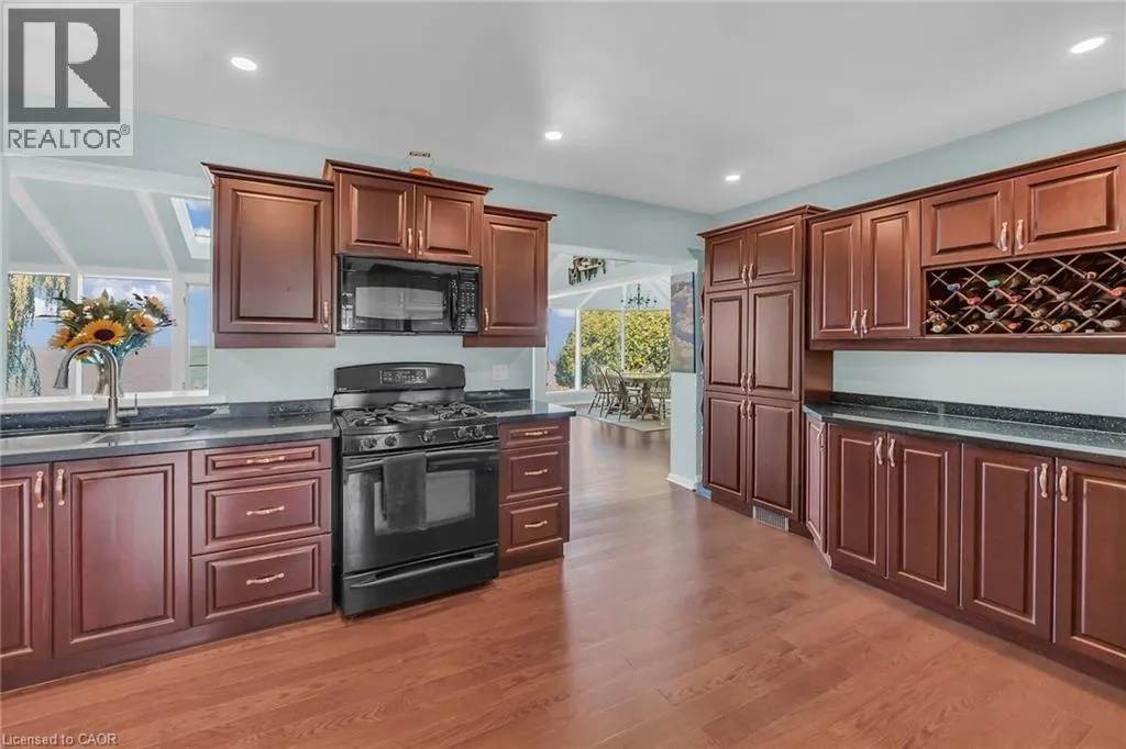 10 TUPPER Boulevard
