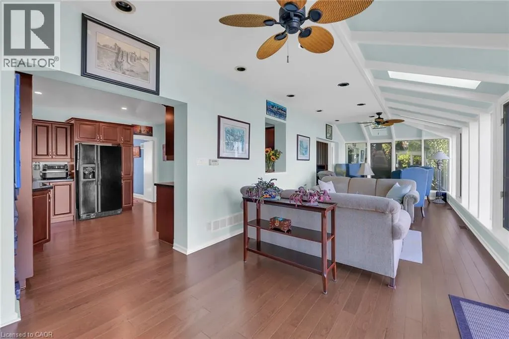 10 TUPPER Boulevard