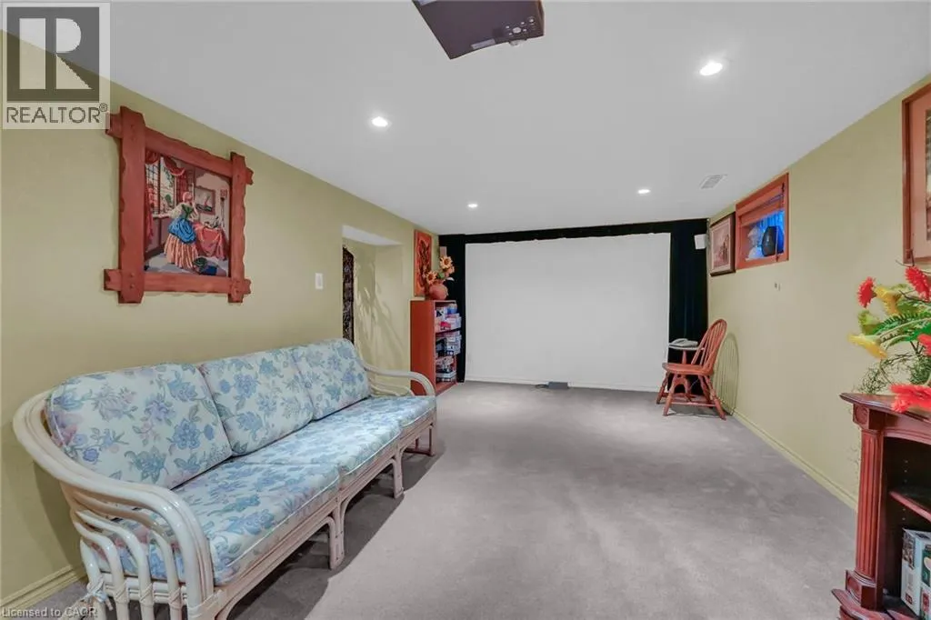 10 TUPPER Boulevard