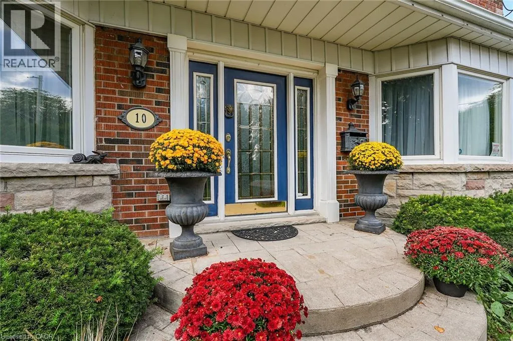 10 TUPPER Boulevard