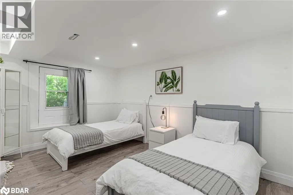 20 HILLVIEW Crescent