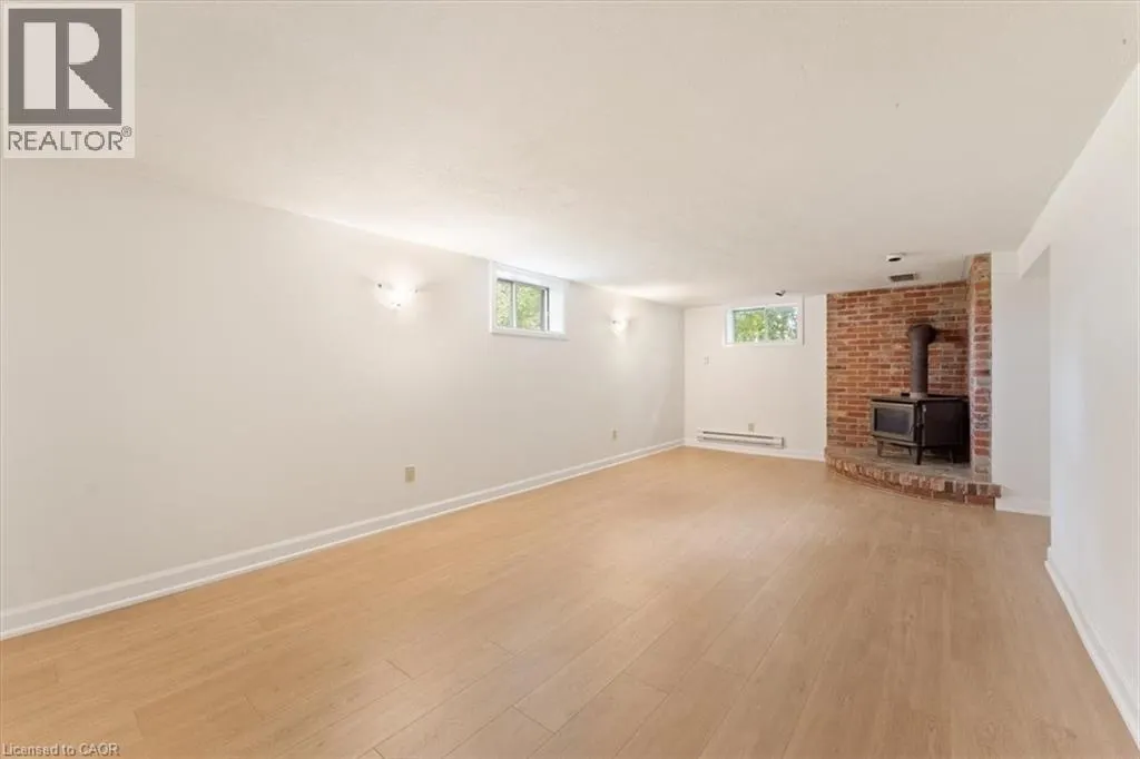847 CARLUKE Road W