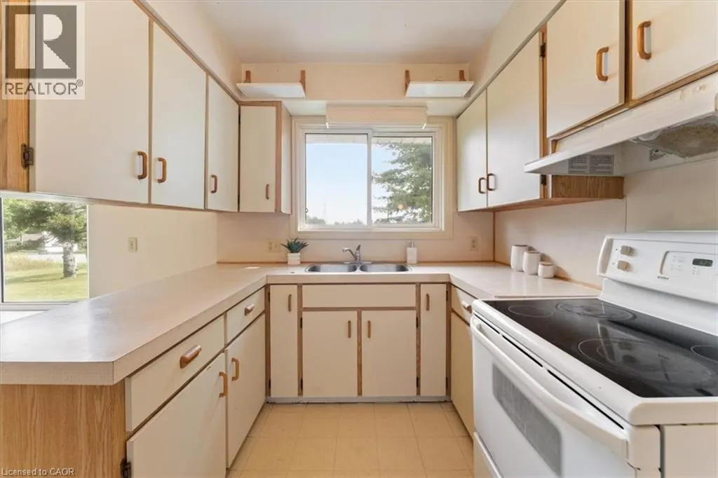 847 CARLUKE Road W