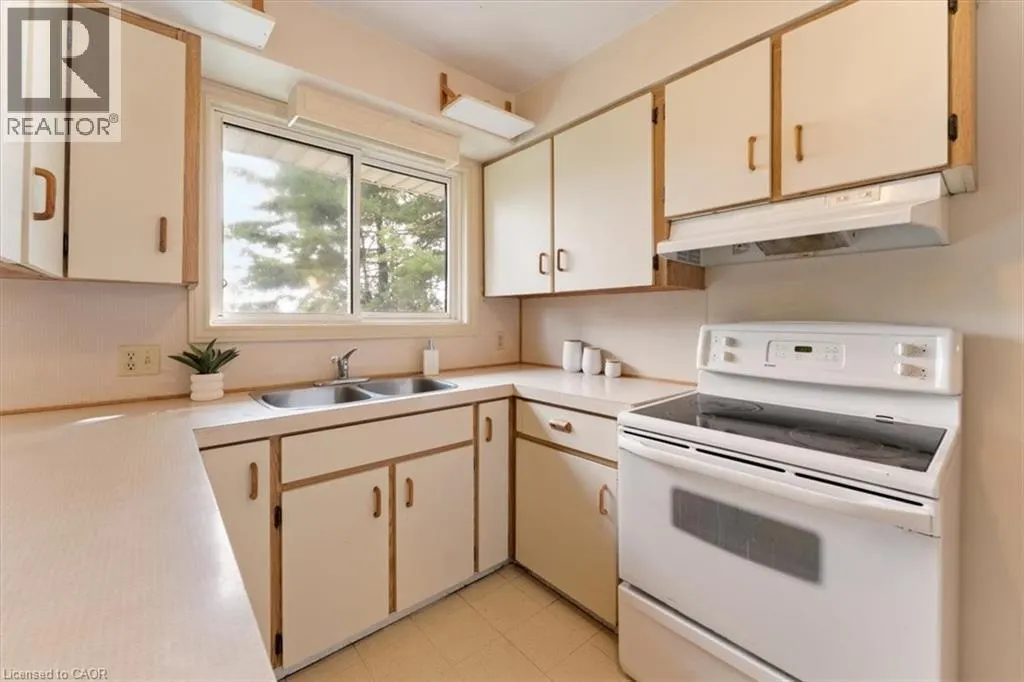 847 CARLUKE Road W
