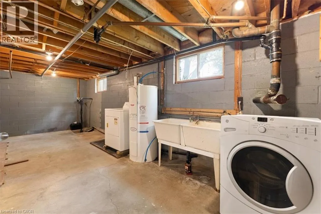 847 CARLUKE Road W