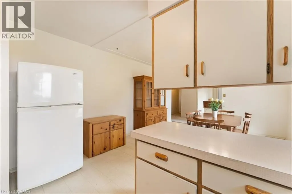 847 CARLUKE Road W