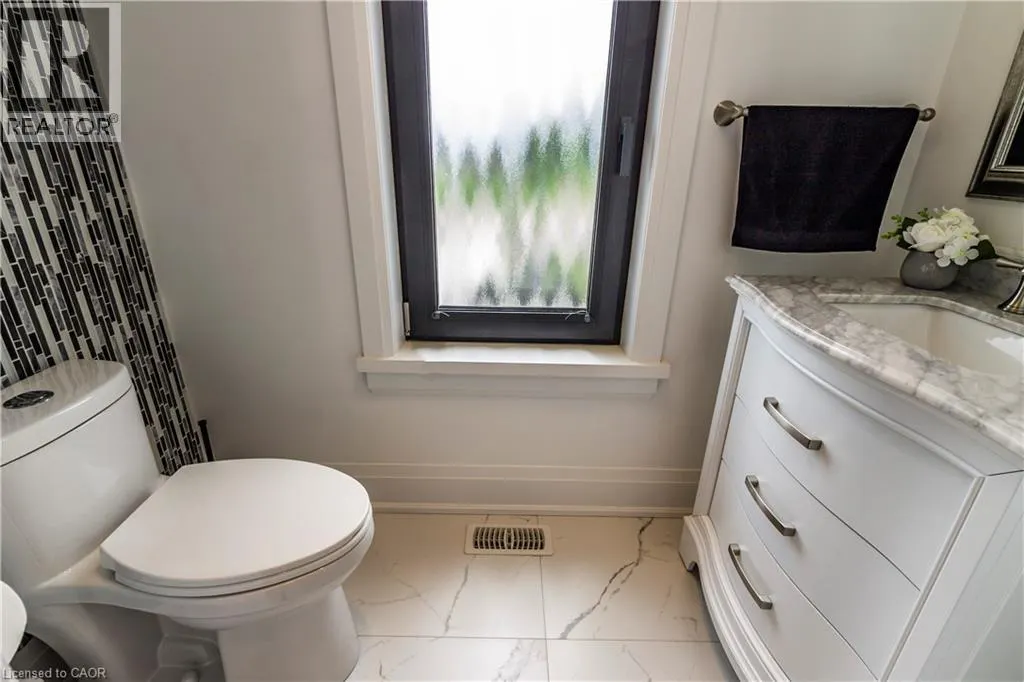 670 BISHOPSGATE Road Unit# 9, #9