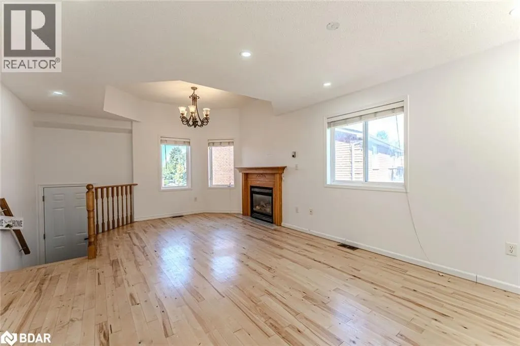 9 KESTREL Court Unit# Upper, #Upper