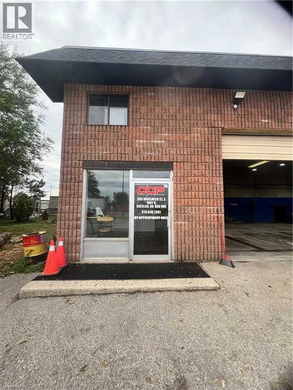 305 WOOLWICH Street S