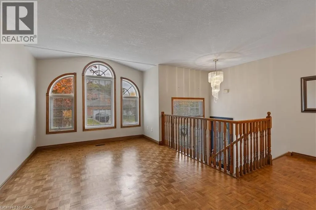 83 HAZELWOOD Crescent