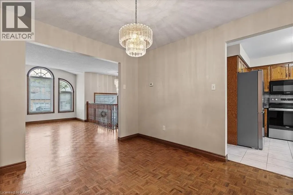 83 HAZELWOOD Crescent