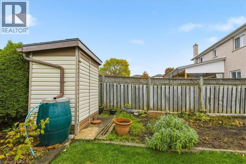 83 HAZELWOOD Crescent