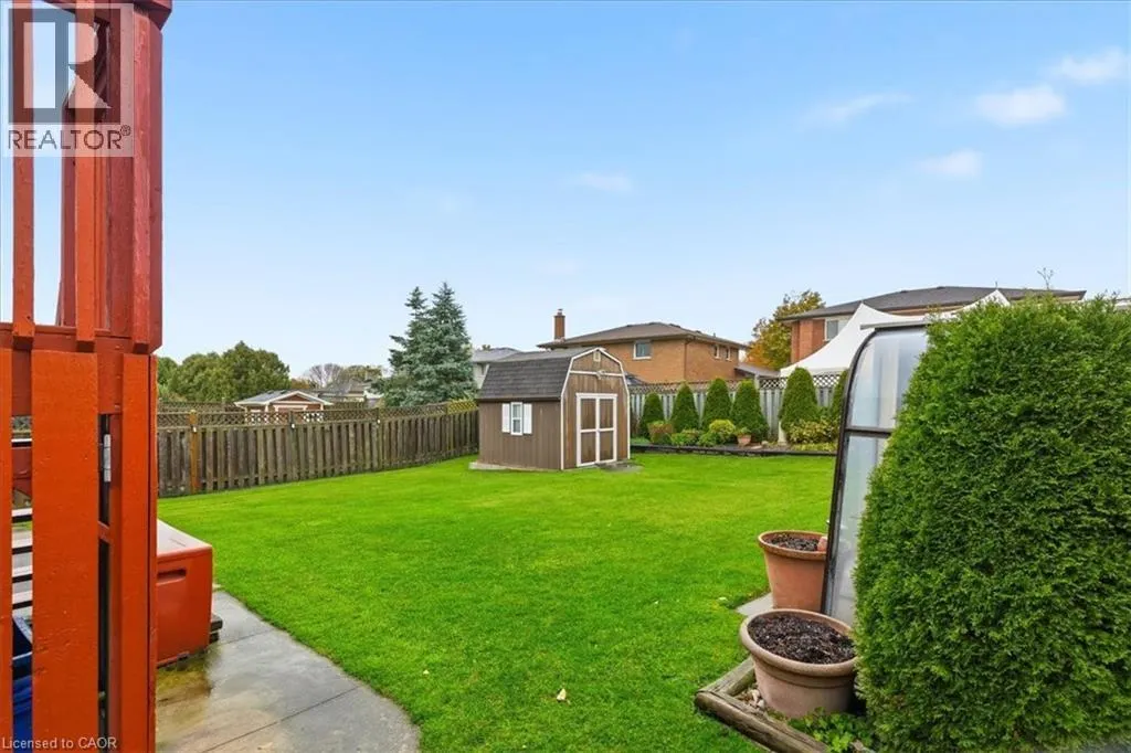 83 HAZELWOOD Crescent