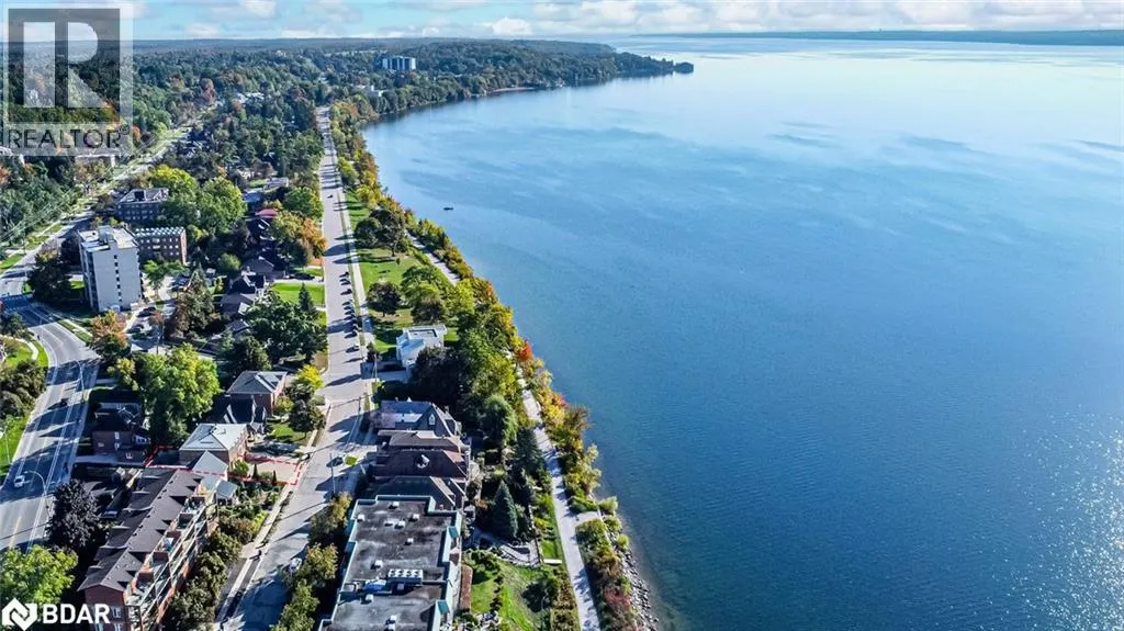 36 KEMPENFELT Drive
