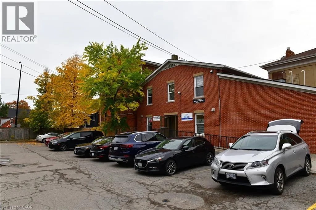 265 QUEEN Street S