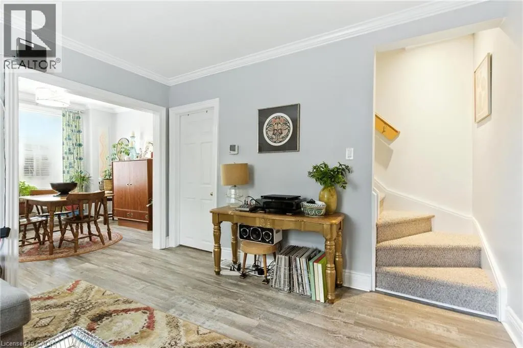 346 HUNTER Street W