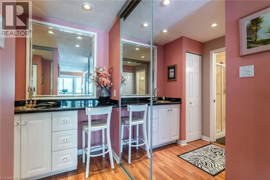 1508 UPPER MIDDLE Road Unit# 6, #6