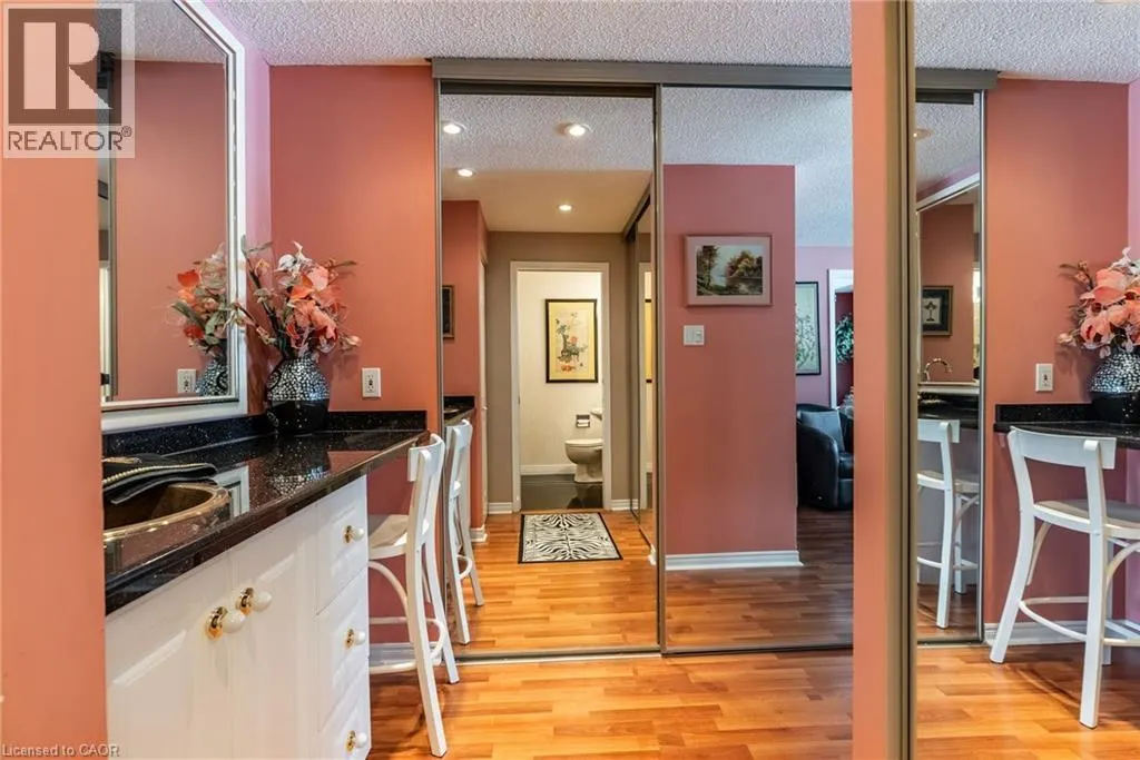 1508 UPPER MIDDLE Road Unit# 6, #6