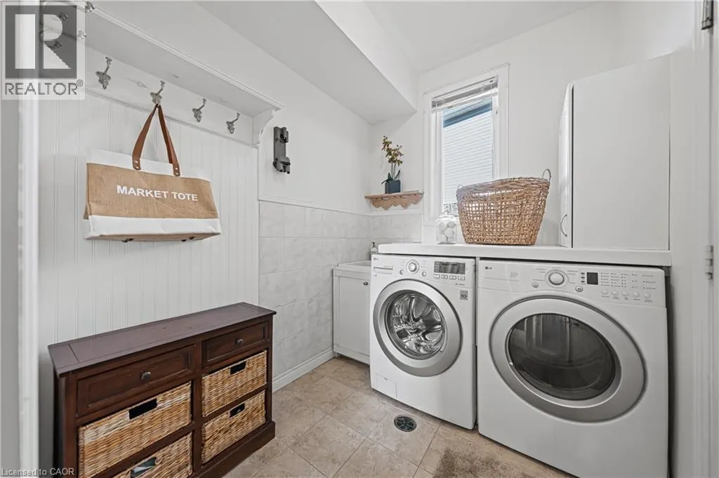 917 FUNG Place