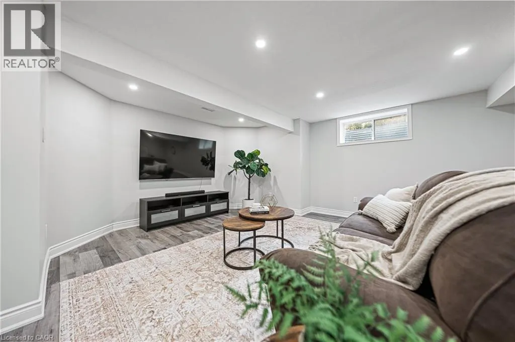 917 FUNG Place
