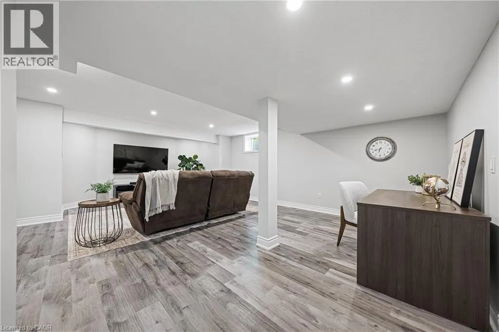 917 FUNG Place