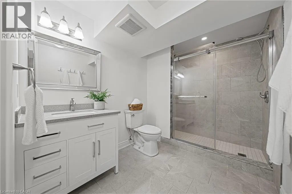 917 FUNG Place