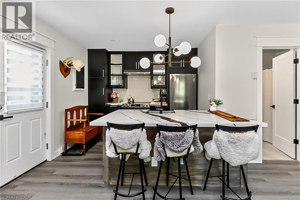 15 DAWSON Drive Unit# 3, #3