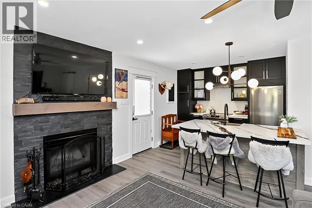 15 DAWSON Drive Unit# 3, #3