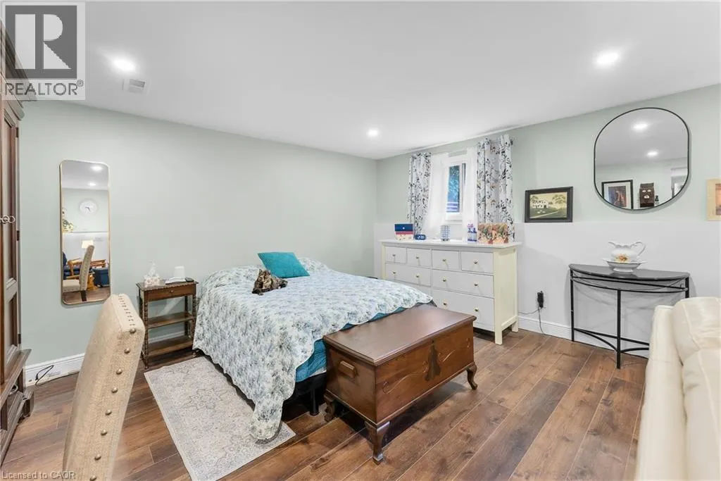 36 VINTAGE Crescent