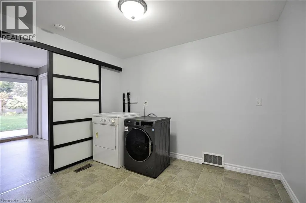 1029 VALENTINE Drive Unit# B, #B