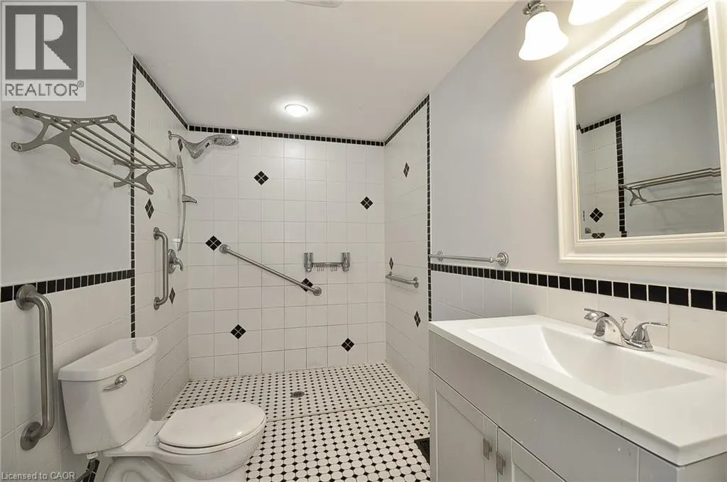 1029 VALENTINE Drive Unit# B, #B