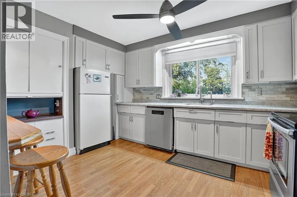 13 ROOSEVELT Avenue