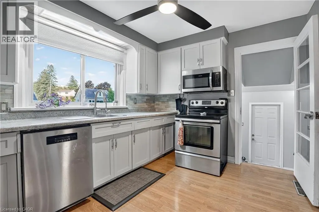 13 ROOSEVELT Avenue