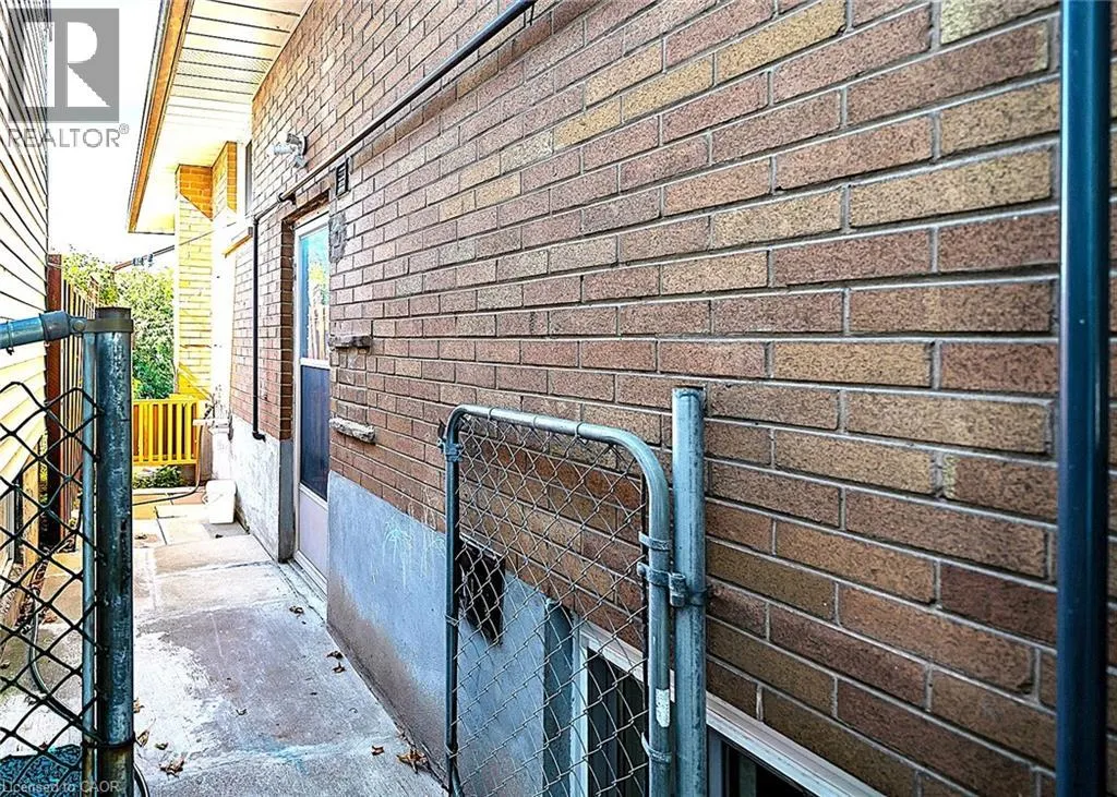 532 MONTRAVE Avenue