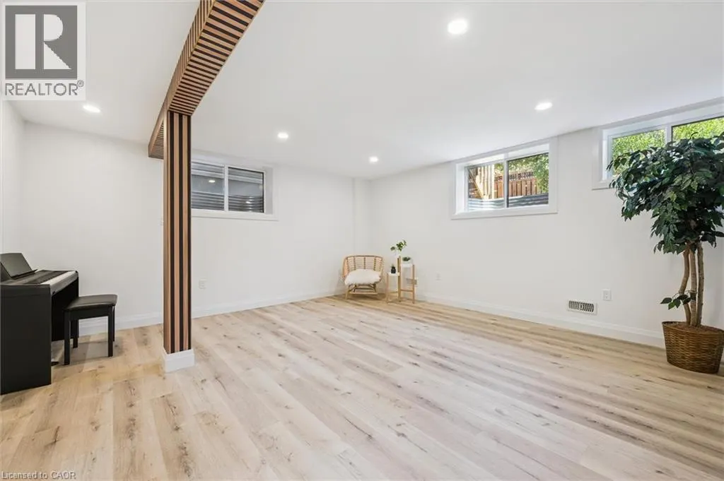 25 SANDYBAY Avenue