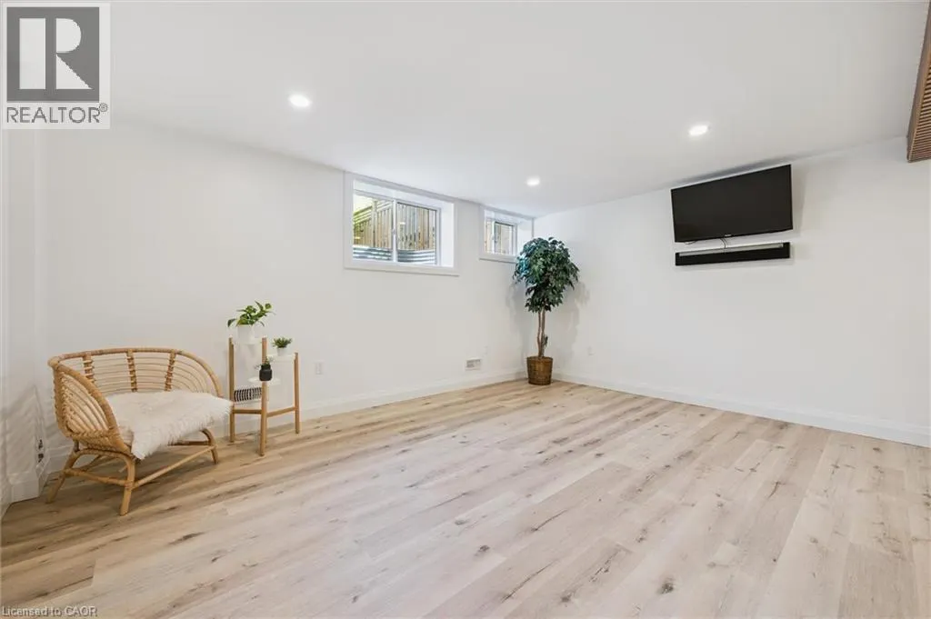 25 SANDYBAY Avenue