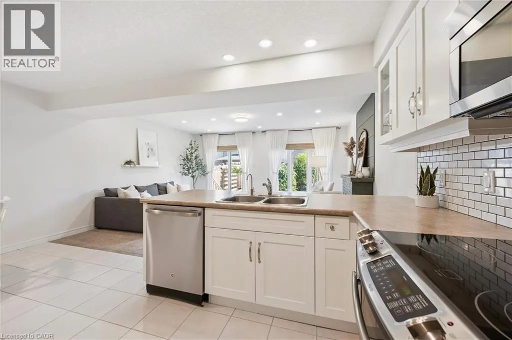 25 SANDYBAY Avenue