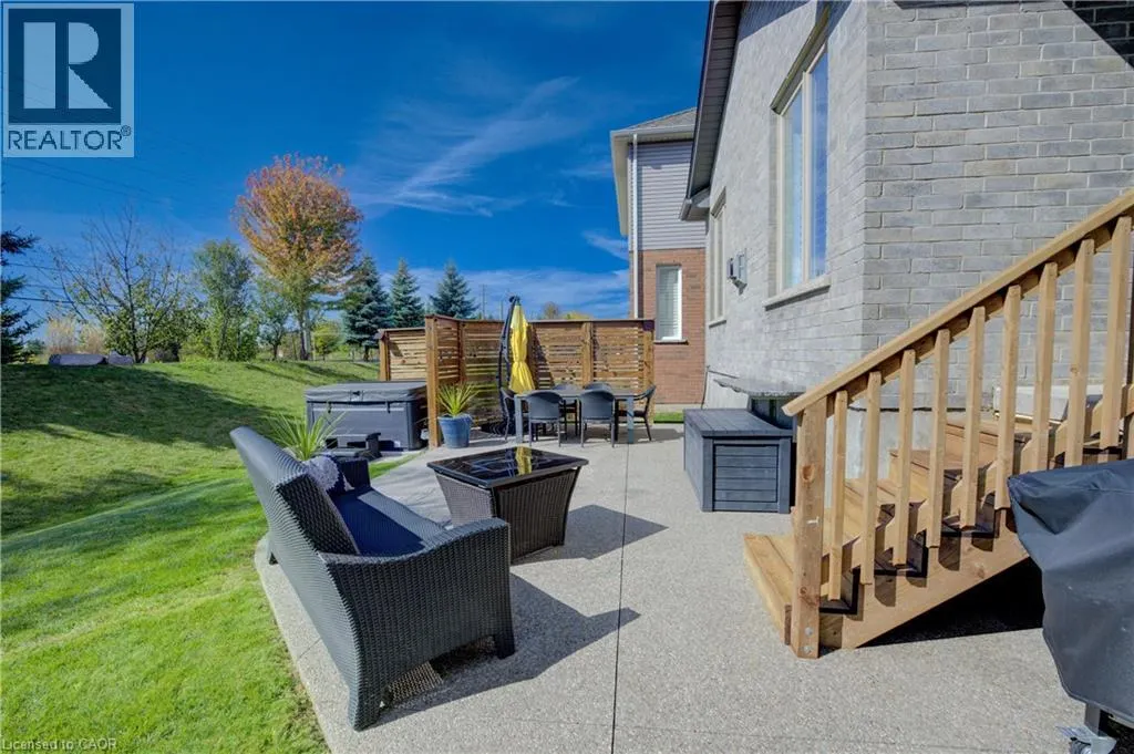 305 THORNHILL Place