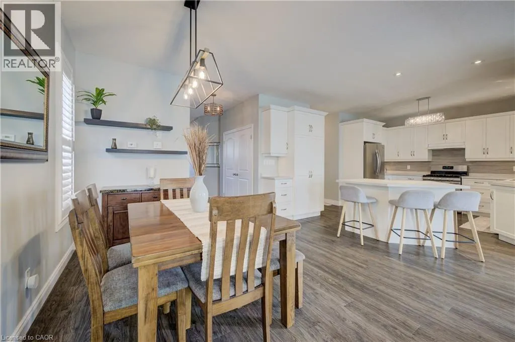 305 THORNHILL Place